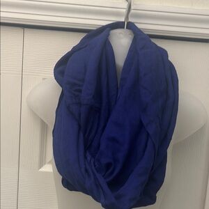 ❤️3 for $15!❤️ Blue infinity scarf